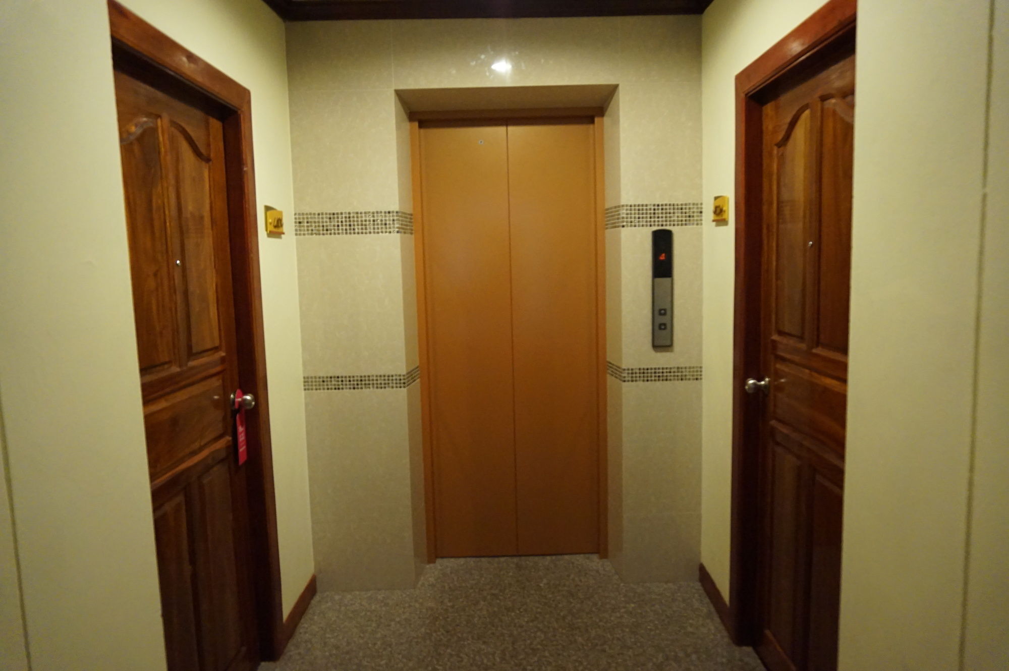 Np Residence Nakhon Phanom Esterno foto